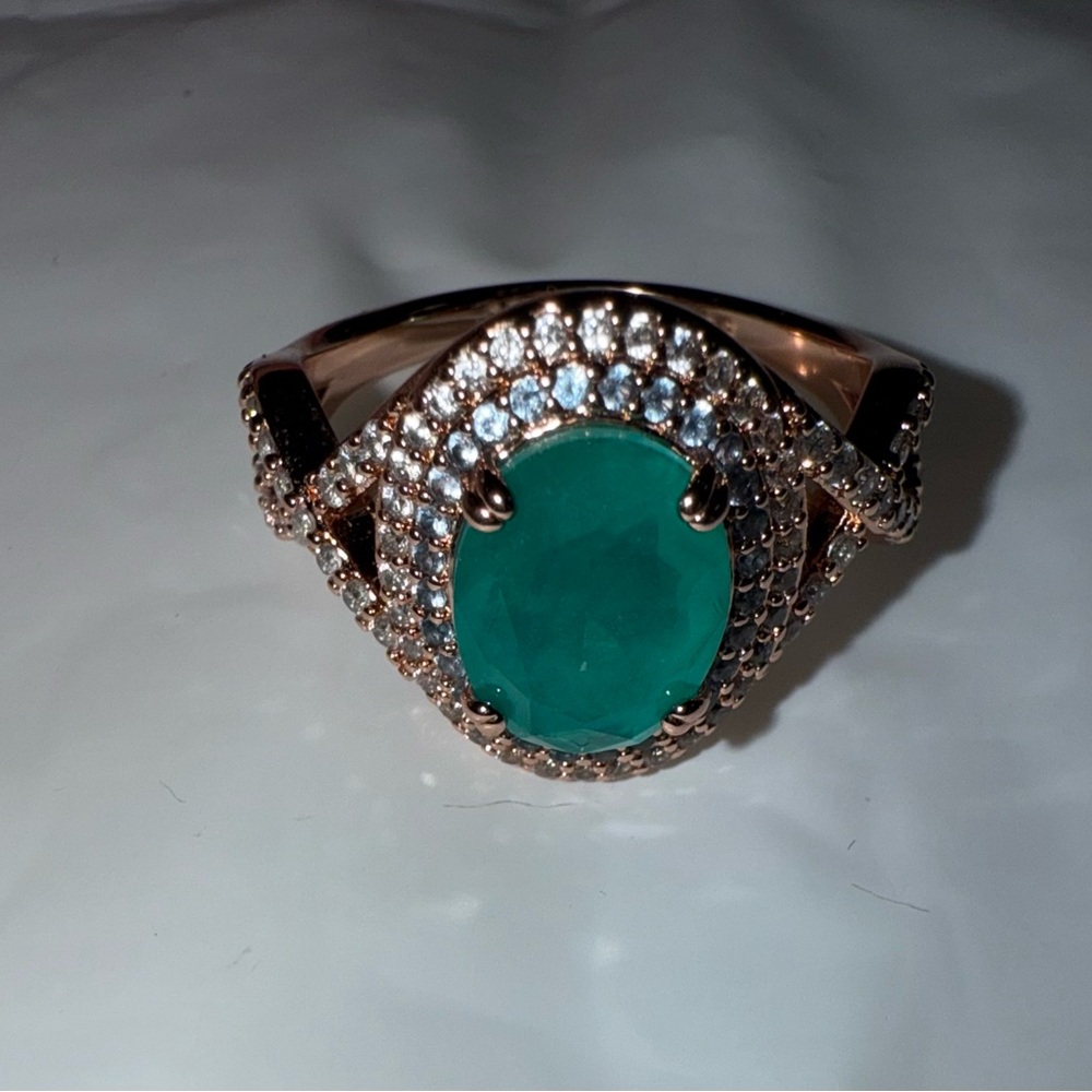 Elegant Emerald and Diamond Ring